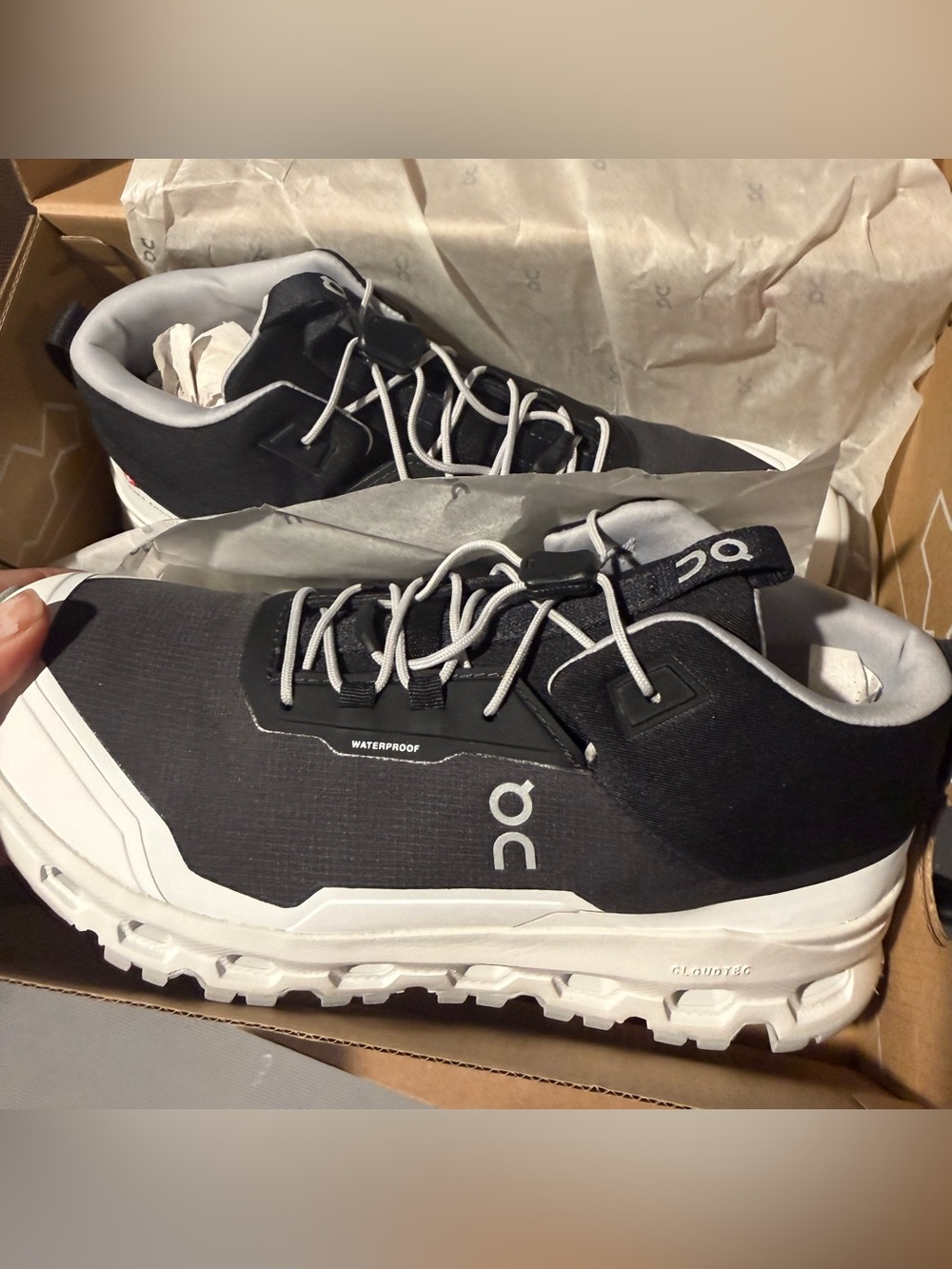 On Cloudhero Mid Waterproof Unisex Trail Shoes - Black/White 5.5
